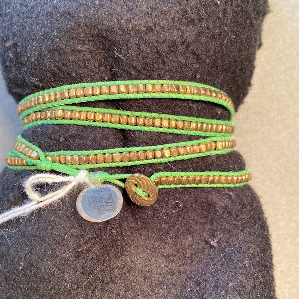 NWT, Wrap bracelet green, Two’s‎ Company